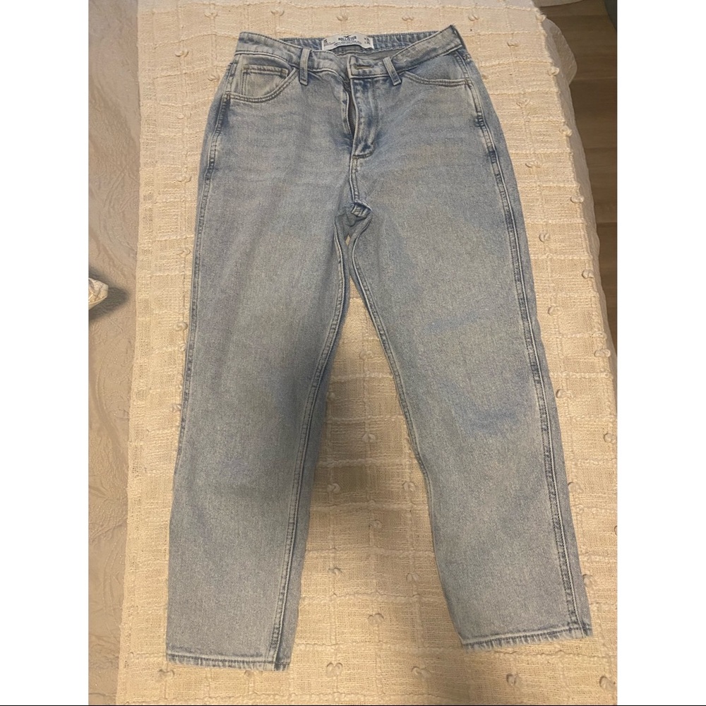 Hollister Curvy High Rise Mom Jean